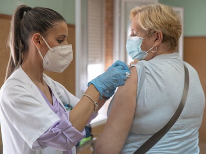 Vacunación contra la gripe en octubre de 2022 en Sevilla.