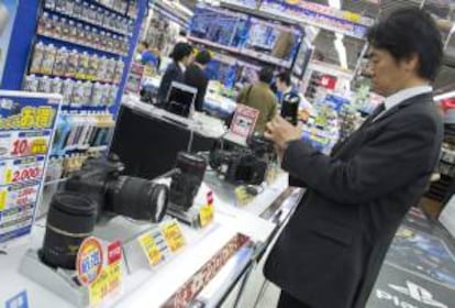 El índice de precios al consumo de Japón bajó un 0,2 por ciento en junio respecto al mismo mes del año anterior, en el que supone el segundo mes consecutivo de deflación. EFE/Archivo