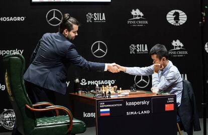 Liren Ding se rinde ante Ian Niépomniachi en su partida de este lunes