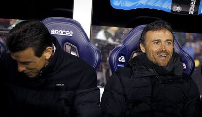 Luis Enrique y el exportero pamplonica Juan Carlos Unzué, en una imagen de comienzos de año.. El antaño arquero del Sevilla, Tenerife, Oviedo o el propio Barcelona, entre otros, segundo entrenador, es uno de los pilares en los que se apoya Luis Enrique.