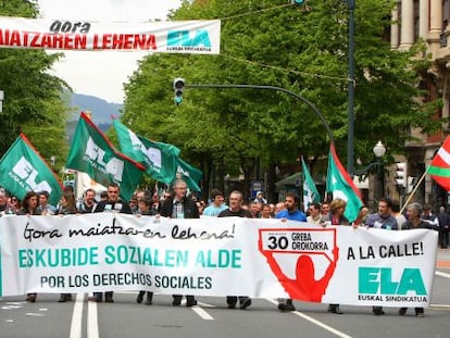 La Ejecutiva de ELA al frente de la manifestación del Primero de Mayo en Bilbao