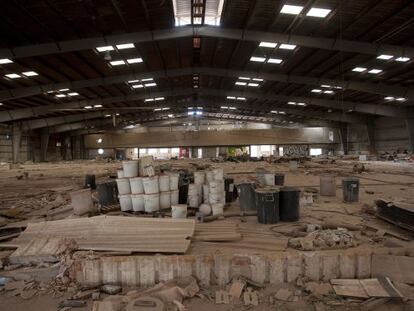 Interior de una de las f&aacute;bricas de cer&aacute;mica que han cerrado como consecuencia de la crisis.