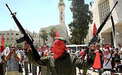 Un enmascarado del Frente Popular de Liberación de Palestina, armado, durante una manifestación por la muerte de un miembro de su grupo.