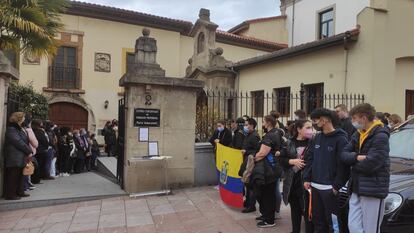 Funeral por la niña de 14 años asesinada en Oviedo, este viernes.