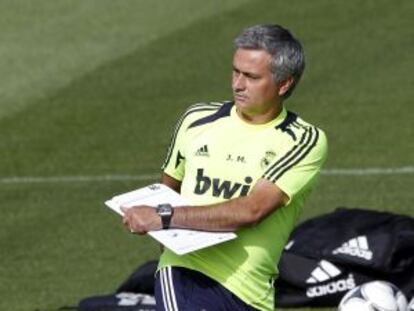 Mourinho durante el entrenamiento del Real Madrid.