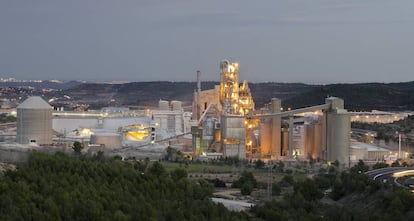 F&aacute;brica cementera de Cemex en Bu&ntilde;ol (Valencia). 