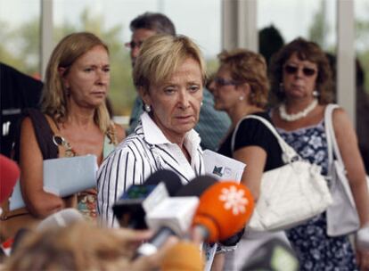 María Teresa Fernández de la Vega, a la entrada del hotel Auditorium.