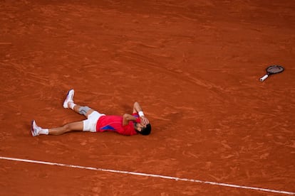 Djokovic celebra su victoria contra Musetti, en la Philippe Chatrier de París.