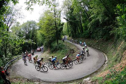 Ciclistas, durante la etapa 13 etapa del Giro de Italia, entre Palmanova y Cividale del Friuli.