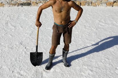 Prado del Rey has its origins in the Roman city of Iptuci, the archeological remains of which have been given special protection under Spanish heritage laws. Here a worker at Prado del Rey’s Iptci salt mine takes a break.