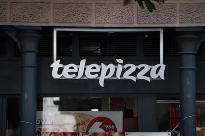 Exterior de un restaurante de Telepizza en Barcelona.