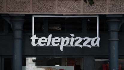 Exterior de un restaurante de Telepizza en Barcelona.