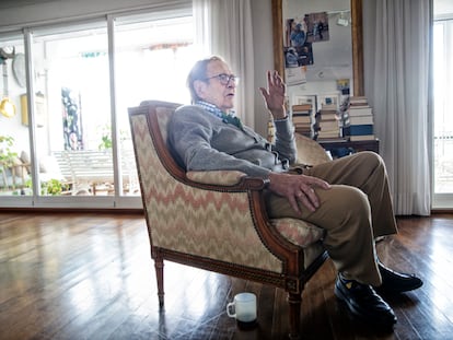 Ramón Tamames, fotografiado en su casa de Madrid el lunes.