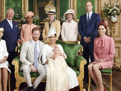 Imagem oficial do batismo de Archie Harrison Mountbatten-Windsor.