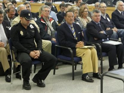 Julián Muñoz, José Antonio Roca y otros acusados en el 'caso Saqueo II', durante una sesión de la vista en la Audiencia Nacional.