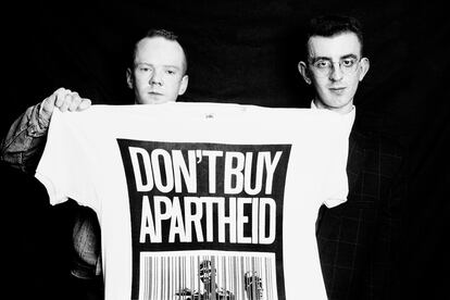 Jimmy Somerville y Richard Coles, de The Communards, durante un evento de Artists Against Apartheid en 1986.