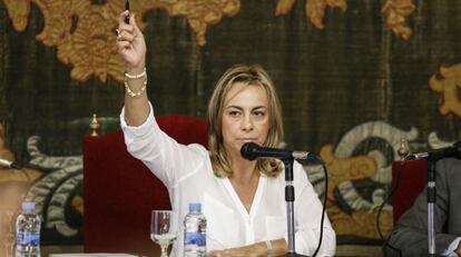 La alcaldesa de Alicante, Sonia Castedo, este viernes en el pleno del Ayuntamiento. 