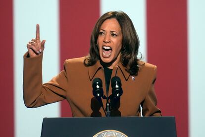 Kamala Harris interviene en un mitin en Kalamazoo (Michigan), el sábado.