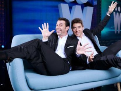 Arturo Valls (a la izquierda) y Manel Fuentes conducen 'Los viernes al show'.