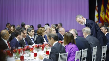 Felipe VI, Pedro Sánchez y Pere Aragonès en la cena previa al inicio del Mobile World Congress en Barcelona.