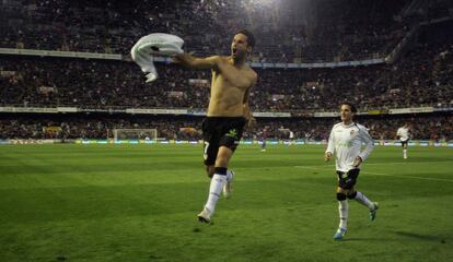 El brasileño Jonas celebra el 1 a 0