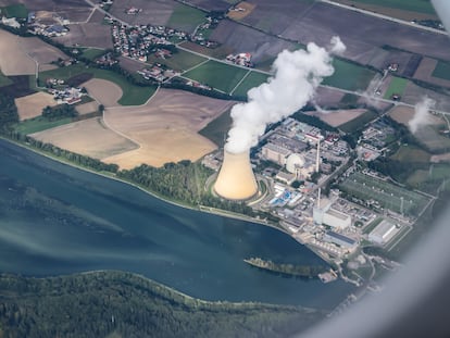 Imagen aérea de la central nuclear Isar 2, en Essenbach (Alemania).