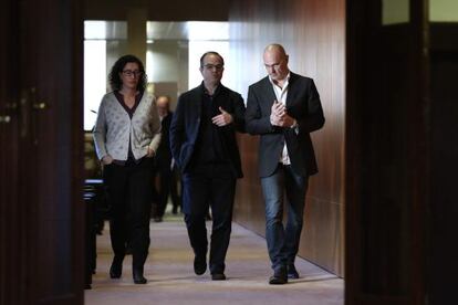 Marta Rovira (ERC), Jordi Turull (CDC) y Ra&uuml;l Romeva.