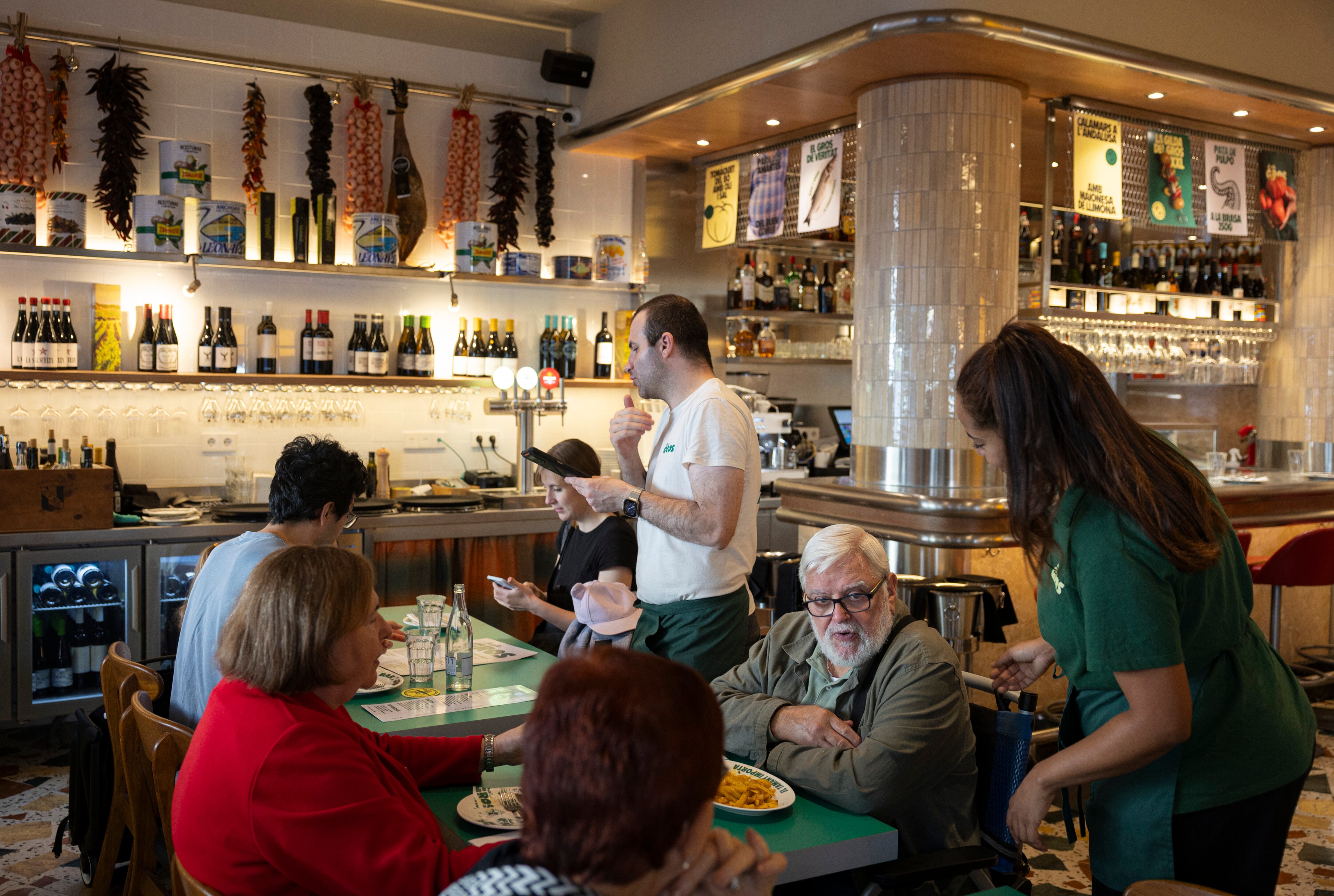 Interior del Bar Gros en la Calle Provença, Barcelona.