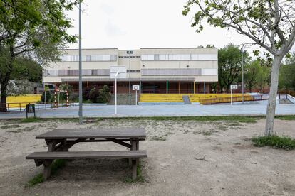 Patio de un colegio cerrado en Madrid el 16 de abril