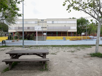 Patio de un colegio cerrado en Madrid el 16 de abril