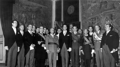 Jura del Gobierno franquista conocido como los "tecnócratas del Opus Dei", el 30 de octubre de 1969. En el centro, Franco junto al vicepresidente Carrero Blanco (a su derecha).