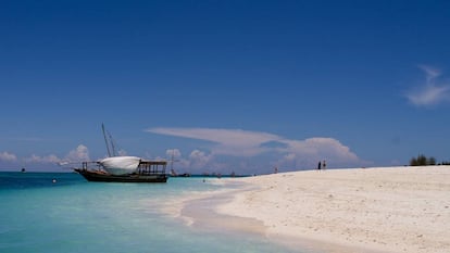 Playa de Kendwa, en el norte de la isla de Unguja, la mayor del archipiélago de Zanzíbar (Tanzania).