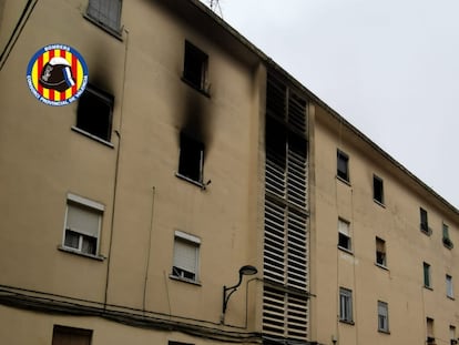 Incendio en una vivienda de Algemesí en una imagen de los Bomberos de Valencia.