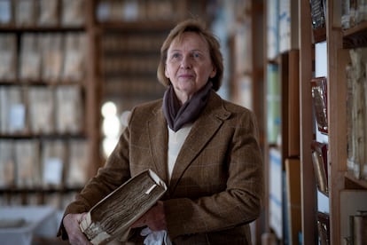 Liliane Dahlmann, presidenta de la Fundación Casa de Medina Sidonia, el jueves en el archivo de la institución.