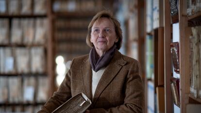 Liliane Dahlmann, presidenta de la Fundación Casa de Medina Sidonia, el jueves en el archivo de la institución.