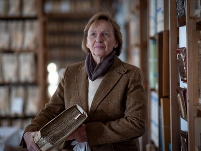 Liliane Dahlmann, presidenta de la Fundación Casa de Medina Sidonia, el jueves en el archivo de la institución.