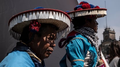 Miembros de la comunidad Wixárika en Ciudad de México, el 30 de mayo de 2022.