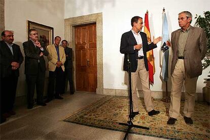 José Luis Rodríguez Zapatero y el presidente de la Xunta, Emilio Pérez Touriño,  durante su comparecencia en Santiago de Compostela.