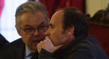 Miguel Ángel Muñoz (right) with his lawyer on Tuesday.