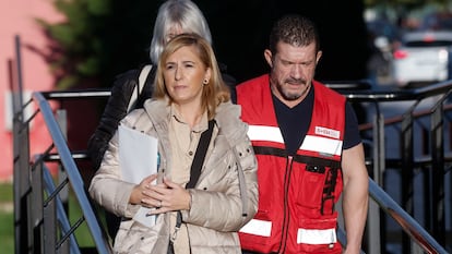 La consejera de Justicia e Interior durante la riada, Salomé Pradas, y su segundo Emilio Argüeso, durante su llegada al Cecopi en L'Eliana (Valencia), el pasado noviembre.