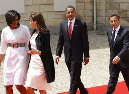 Los presidentes de EE UU, Barack Obama, y de Francia, Nicolas Sarkozy, abandonan la Prefectura de Caen tras los discursos por el 65 aniversario del Desembarco de Normandía