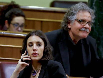 Irene Montero y Joan Tardà este martes en el pleno del Congreso.