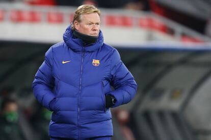 Koeman, durante un partido del Barcelona.