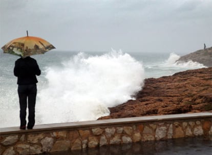 El temporal de levante azota las playas de la provincia de Tarragona