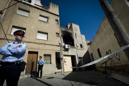 La explosión en un piso de Badalona hiere de gravedad a tres personas.