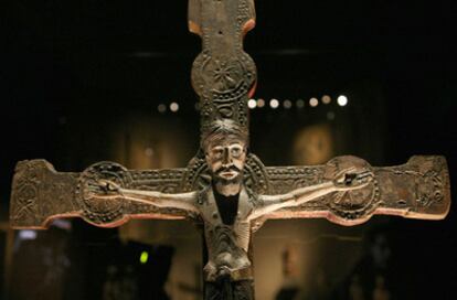 Talla del siglo XIII de un Cristo crucificado expuesta en el Museo Diocesano de Lleida y reclamada por el obispado de Barbastro.