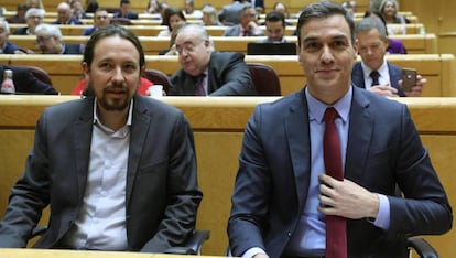 El presidente del Gobierno, Pedro Sánchez, y el vicepresidente segundo, Pablo Iglesias, en el Senado.