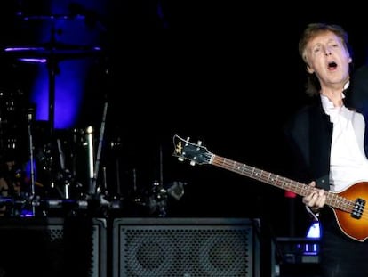Paul McCartney en el escenario durante el concierto en el festival Desert Trip en Indio, California, en octubre.