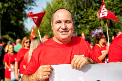 José Antonio Franco en la concentración frente a la sede de Bimbo.