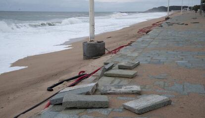 Paseo marítimo de Platja d'Aro tras el paso del temporal marítimo